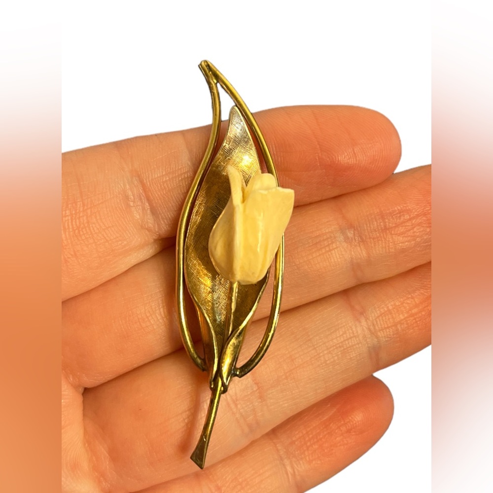 Winard 12K Gold Filled Flower Brooch
